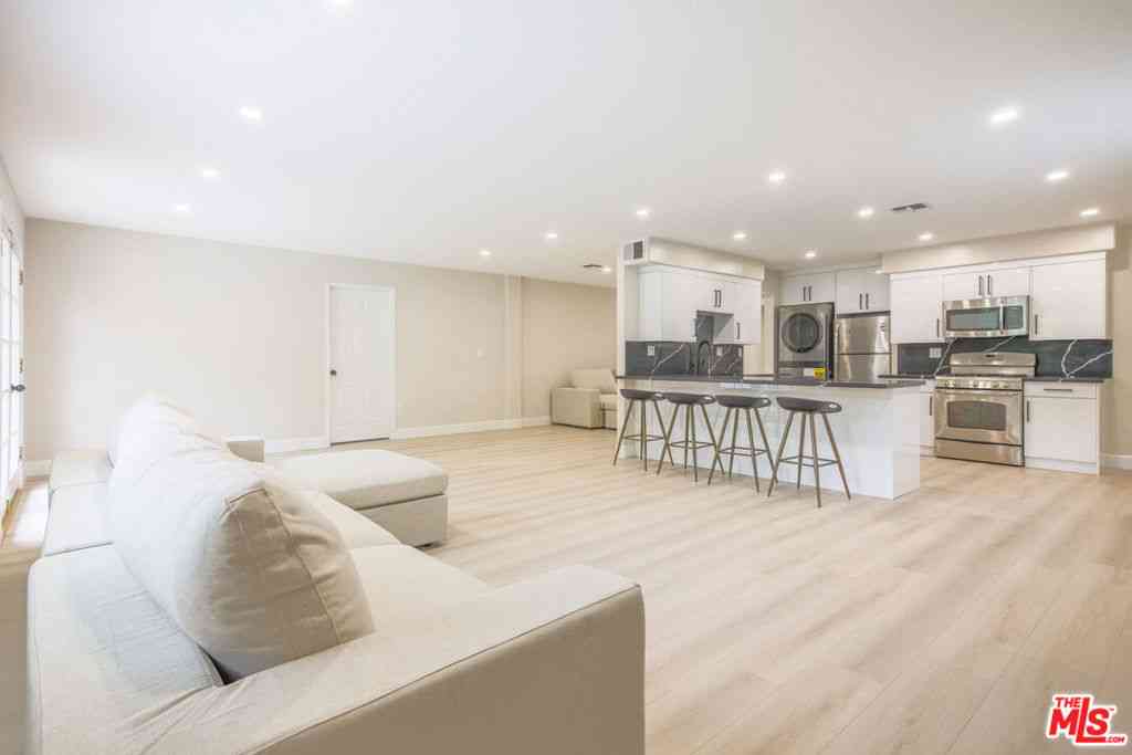 Homes For Rent - 22022 Lopez Street<br/> Woodland Hills, CA 91364