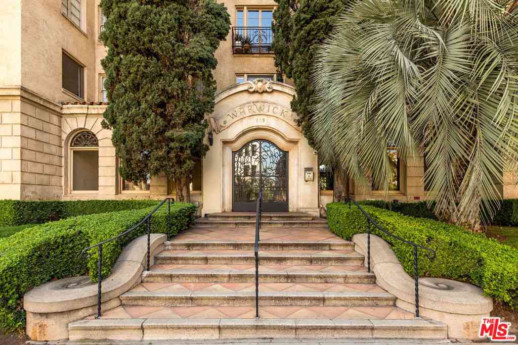 Condo For Sale - 109 N Sycamore Avenue #102<br/> Los Angeles, CA 90036