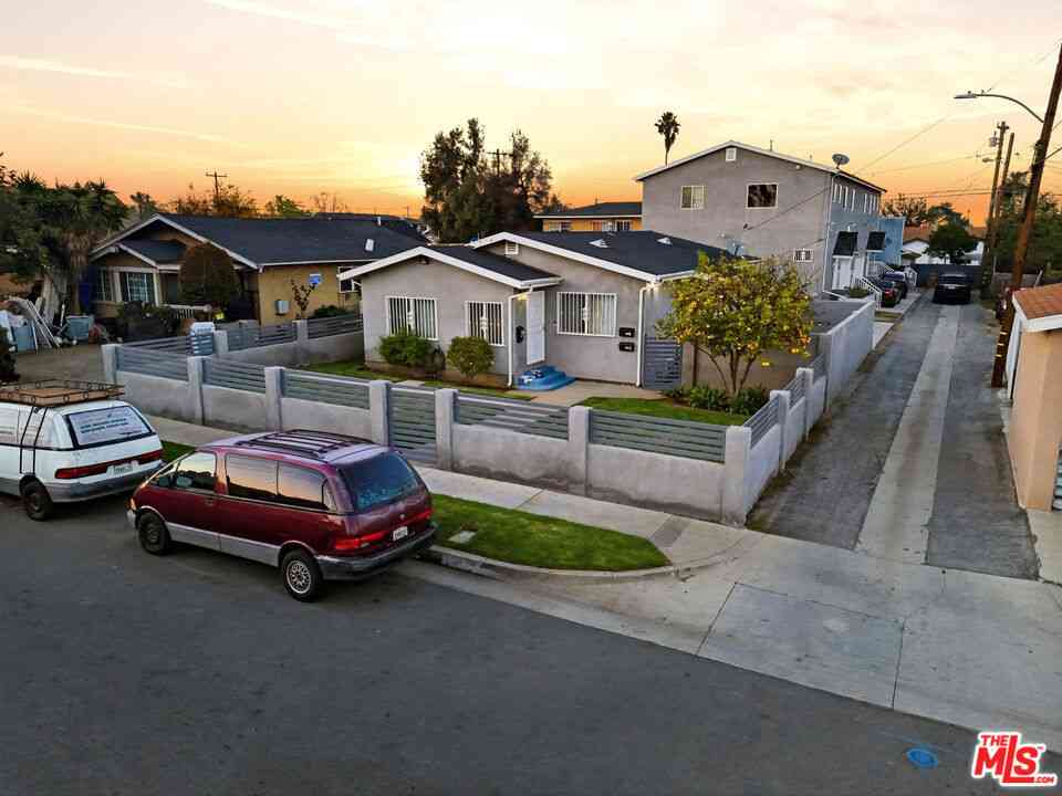 Homes For Sale - 1213 W 93rd Street<br/> Los Angeles, CA 90044