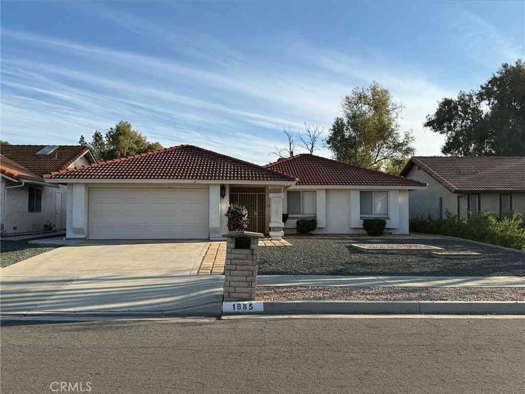 Homes For Sale - 1885 Silver Oak<br/> Hemet, CA 92545