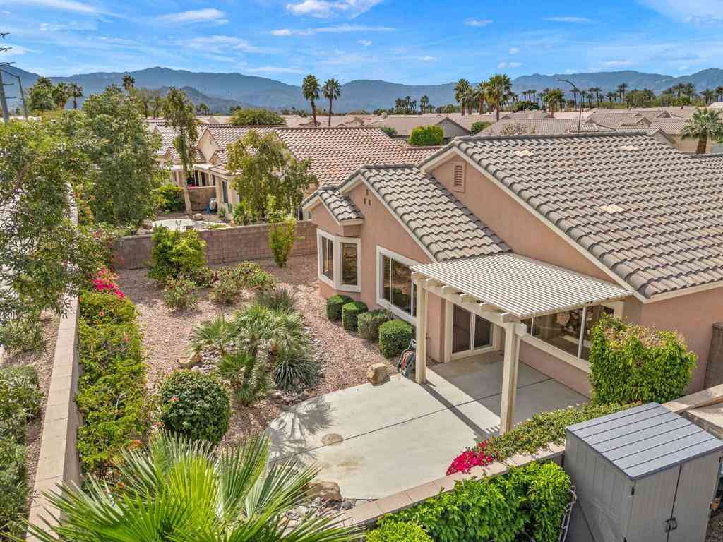 Homes For Sale - 37818 Turnberry Isle Drive<br/> Palm Desert, CA 92211
