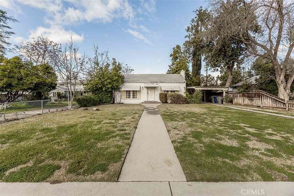 Homes For Sale - 643 E Vassar<br/> Fresno, CA 93704