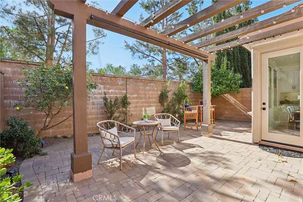 Townhouse For Sale - 24 Maycrest<br/> Irvine, CA 92618