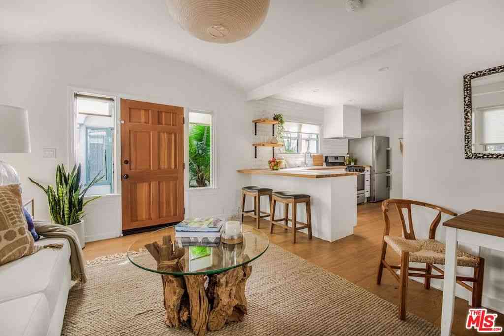 Condo For Sale - 5848 1/2 Willoughby Avenue<br/> Los Angeles, CA 90038