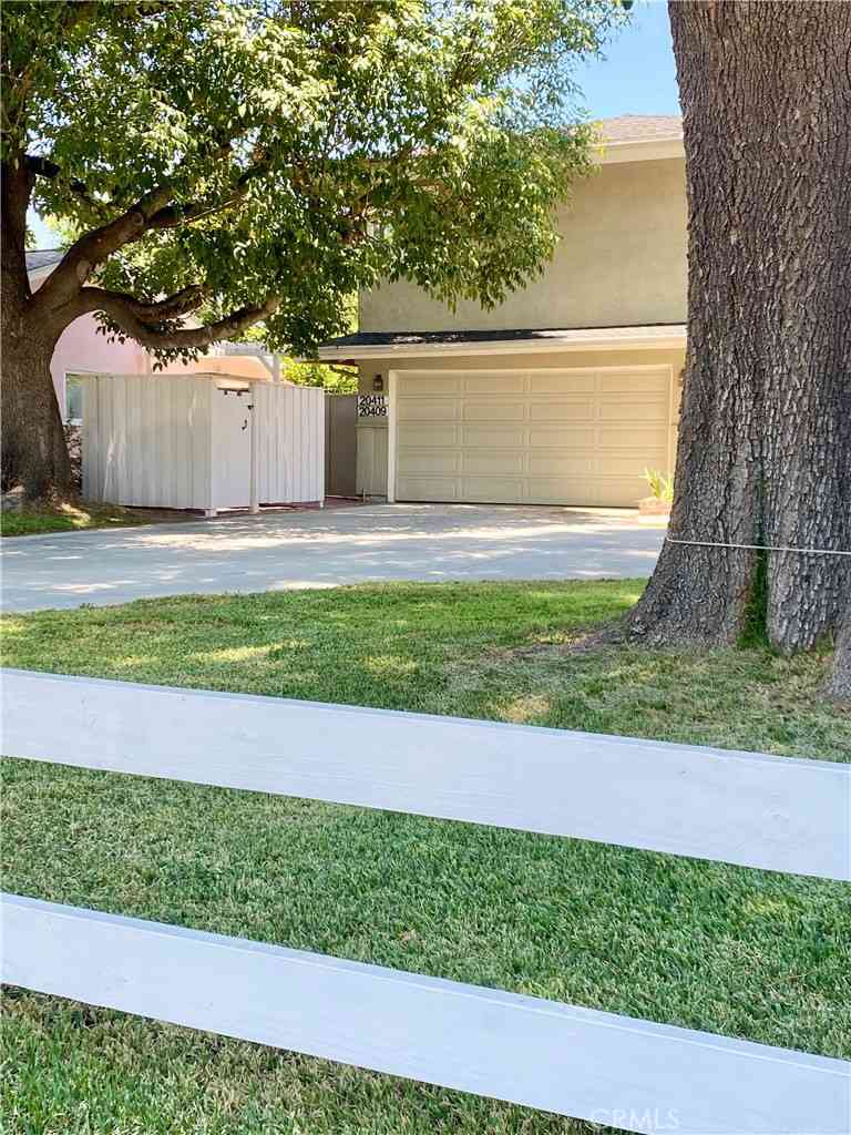 Homes For Rent - 20407 Strathern #20411<br/> Winnetka, CA 91306