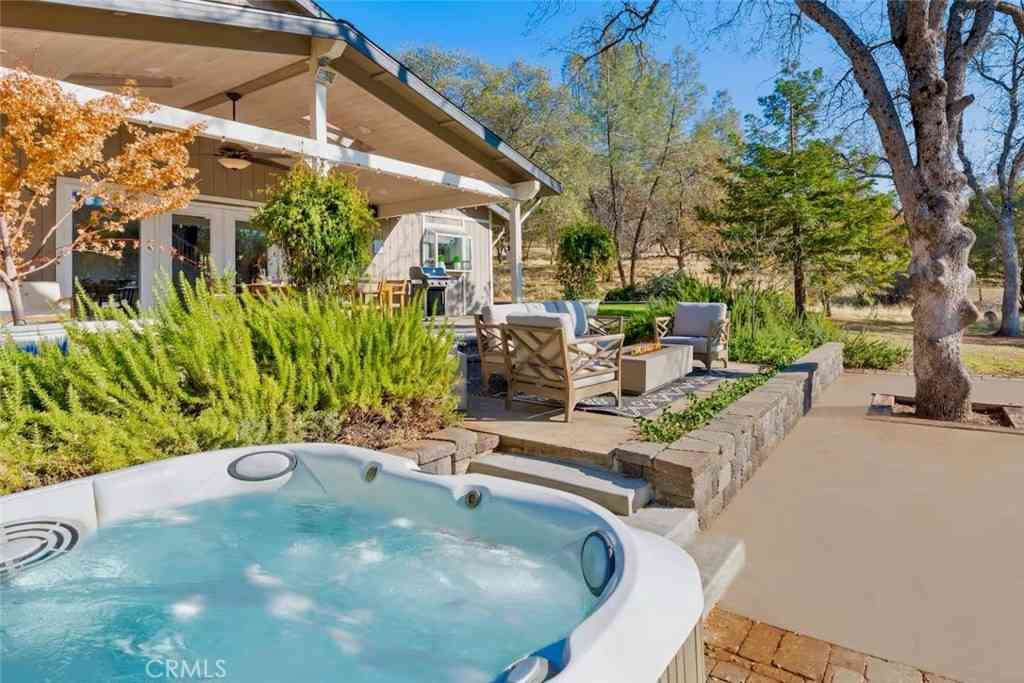 Homes For Sale - 5615 Bear Trap Drive<br/> Mariposa, CA 95338