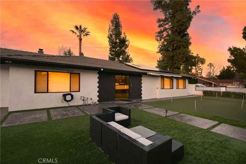 Homes For Sale - 19501 Vintage Street<br/> Northridge, CA 91324