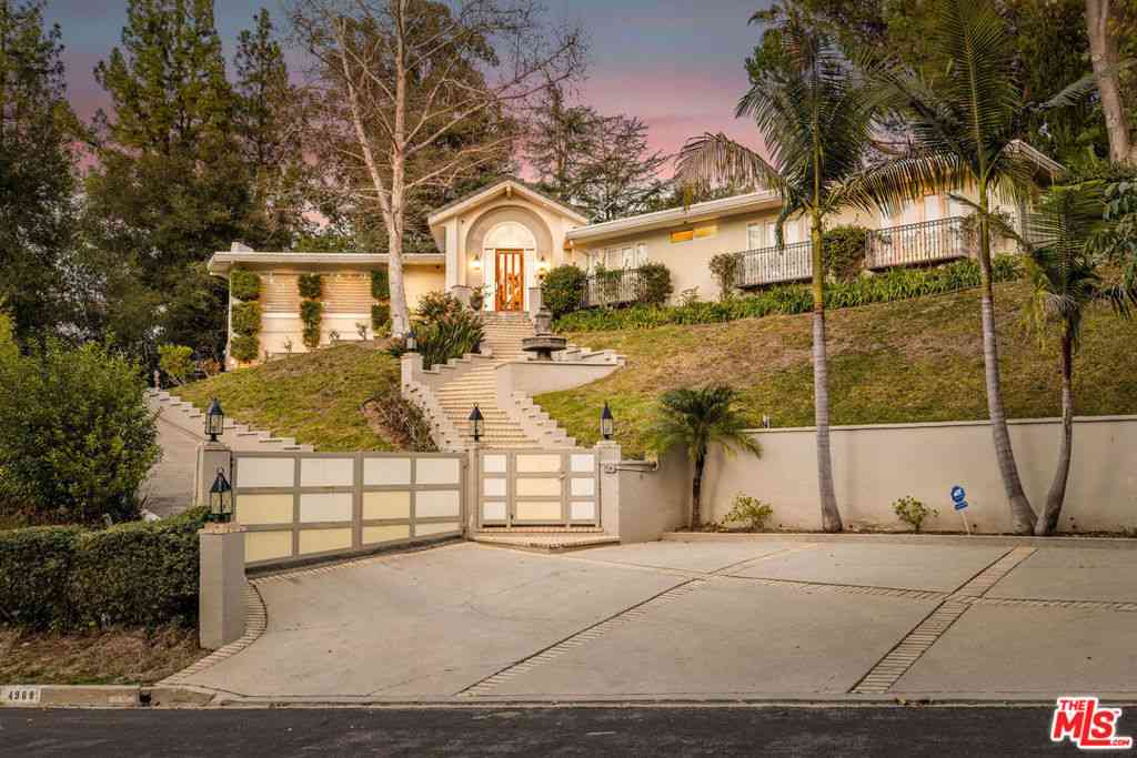 Homes For Sale - 4968 Queen Florence Lane<br/> Woodland Hills, CA 91364
