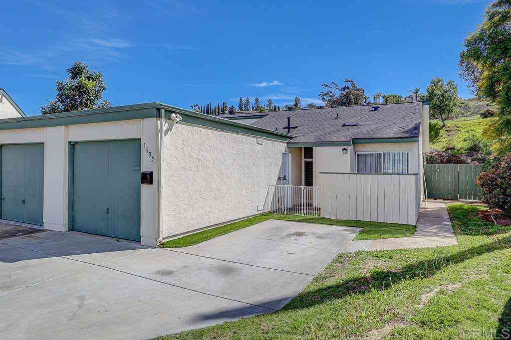 Townhouse For Sale - 1935 Terracina Circle<br/> Spring Valley, CA 91977