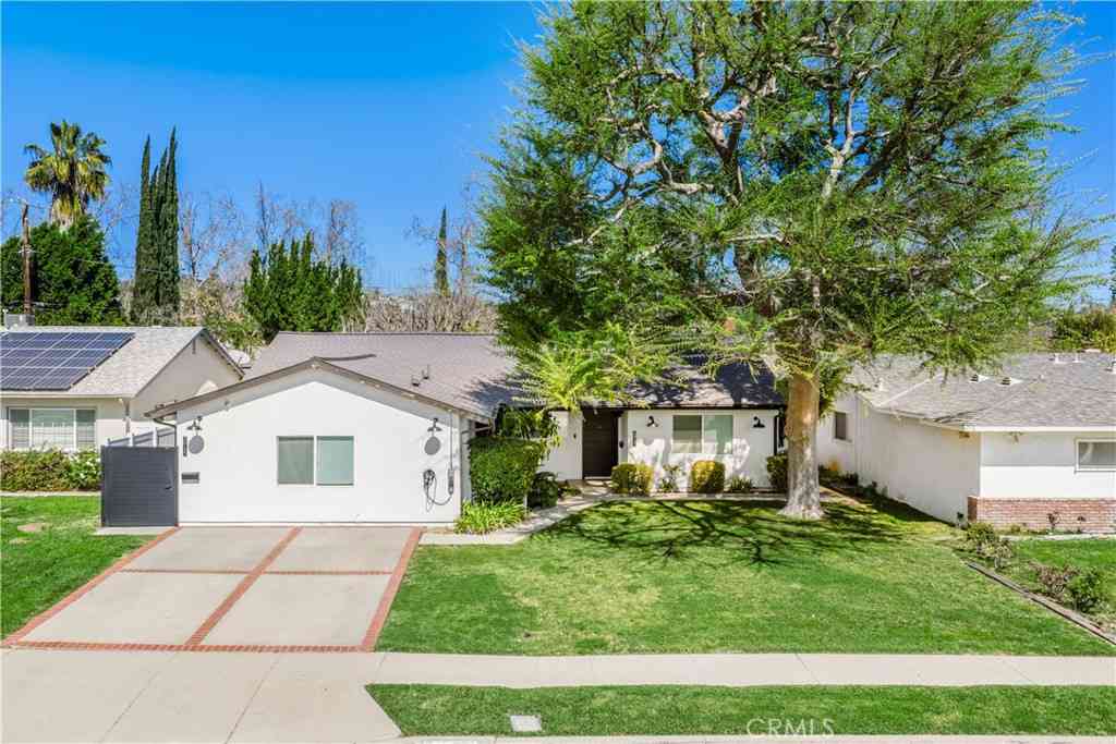 Homes For Sale - 24131 Kittridge<br/> West Hills, CA 91307