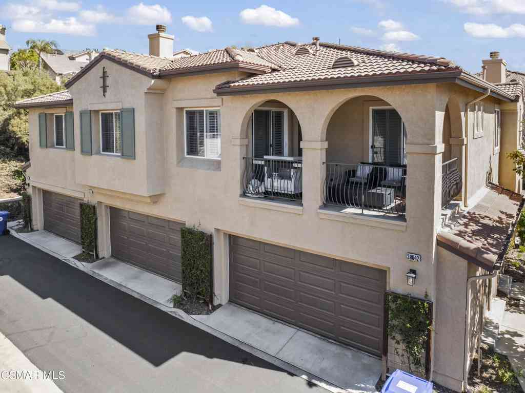 Townhouse For Sale - 28046 Serra Lane<br/> Valencia, CA 91355