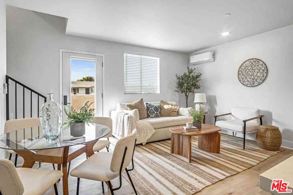 Condo For Rent - 10035 S Western Avenue #2<br/> Los Angeles, CA 90047