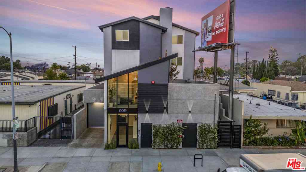 Condo For Rent - 10035 S Western Avenue #7<br/> Los Angeles, CA 90047