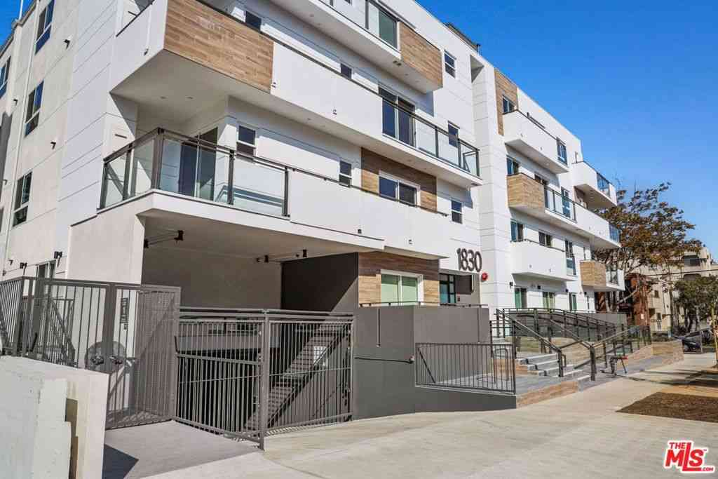 Condo For Rent - 1830 Selby #105<br/> Los Angeles, CA 90025