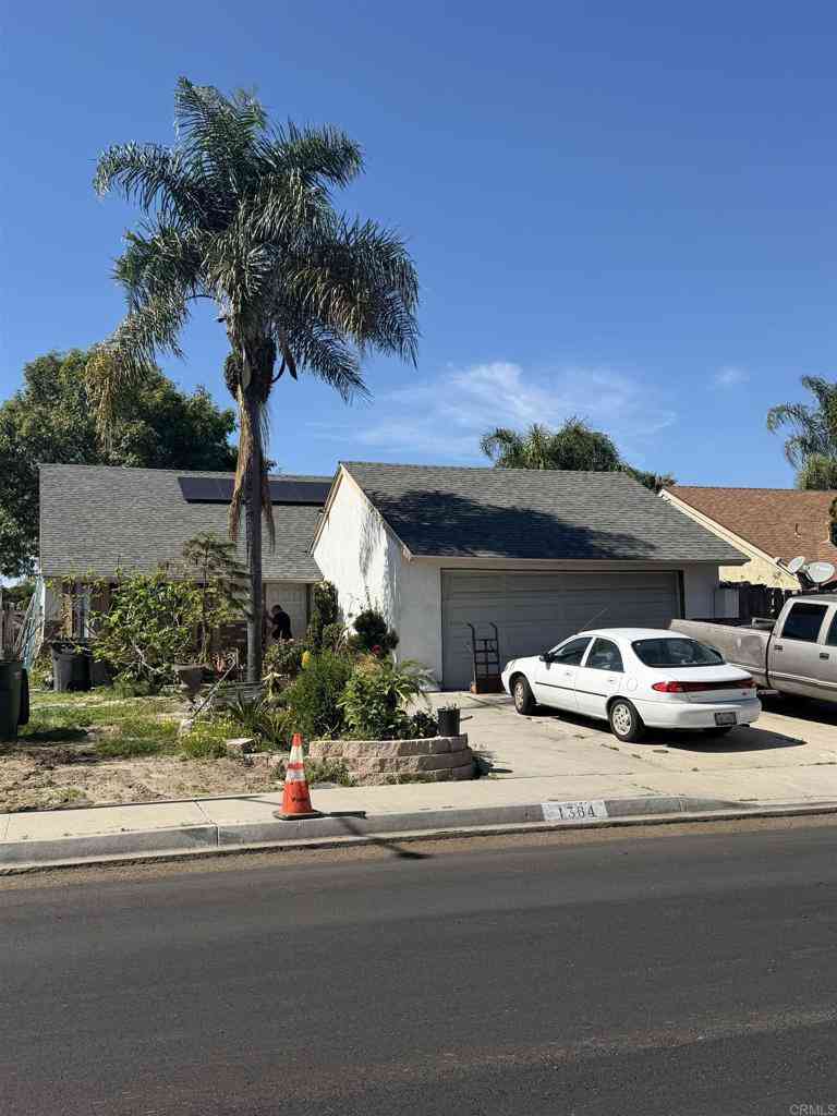 Homes For Sale - 1364 Bobolink Dr.<br/> Vista, CA 92083