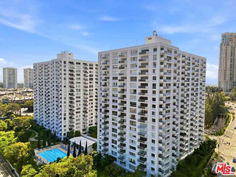 Condo For Sale - 2160 Century Parkway #411<br/> Los Angeles, CA 90067