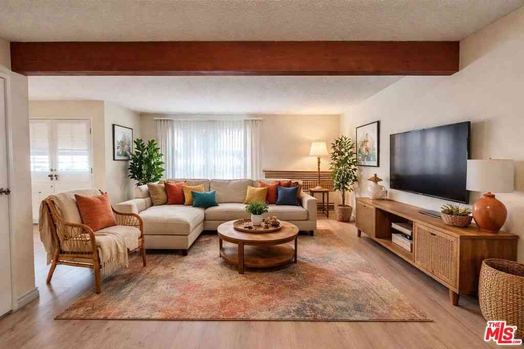 Condo For Sale - 21 Northwoods Lane<br/> La Crescenta, CA 91214