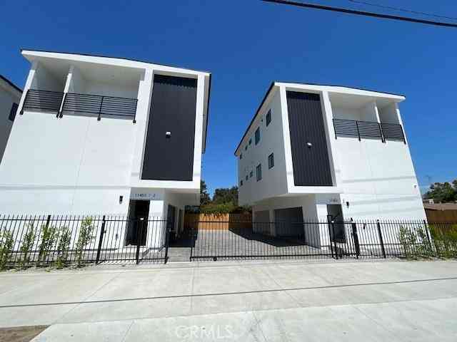 Apartment For Rent - 11451 Victory Boulevard #2<br/> North Hollywood, CA 91606