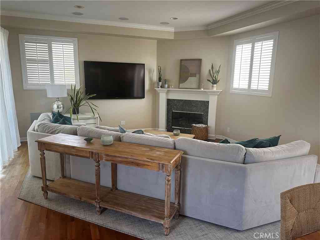Condo For Rent - 425 11th<br/> Hermosa Beach, CA 90254