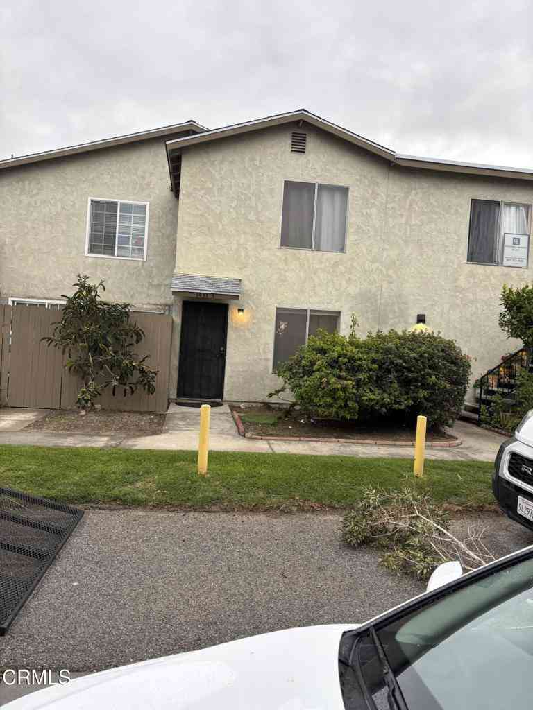 Homes For Sale - 1431 Casa San Carlos Lane #B<br/> Ventura County, Oxnard, CA 93033