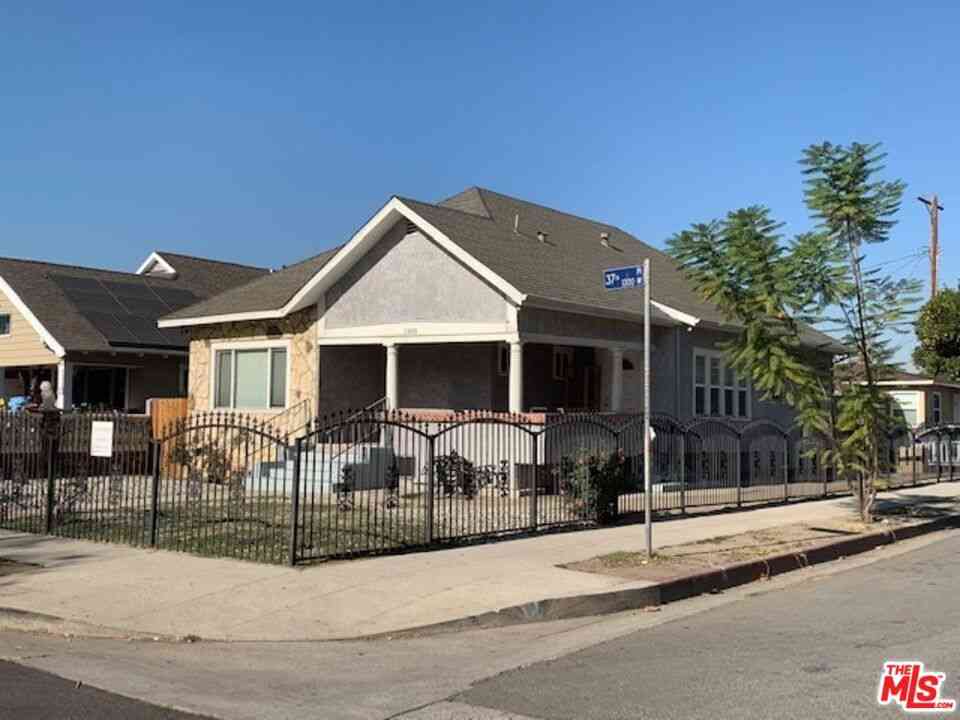 Homes For Rent - 1305 W 37th Place<br/> Los Angeles, CA 90007