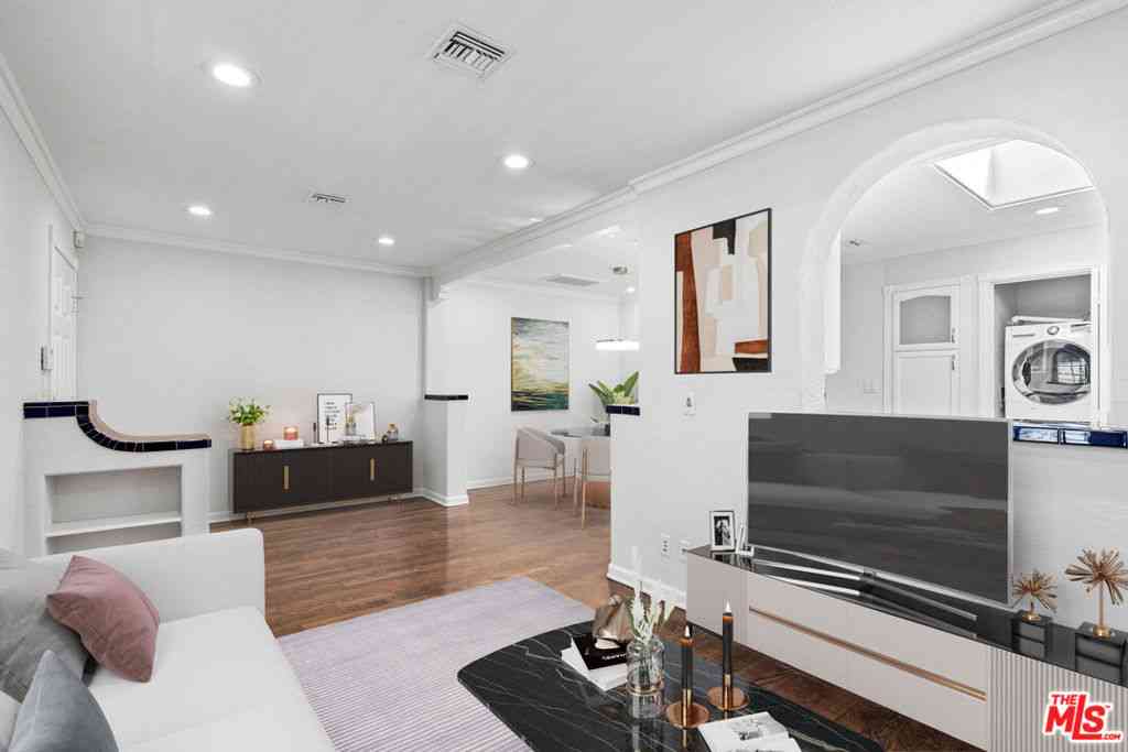 Condo For Rent - 916 N Alfred Street #6<br/> Los Angeles, CA 90069