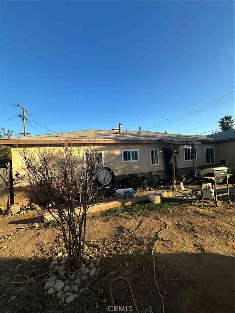 Homes For Sale - 2990 Avalon<br/> Jurupa Valley, CA 92509
