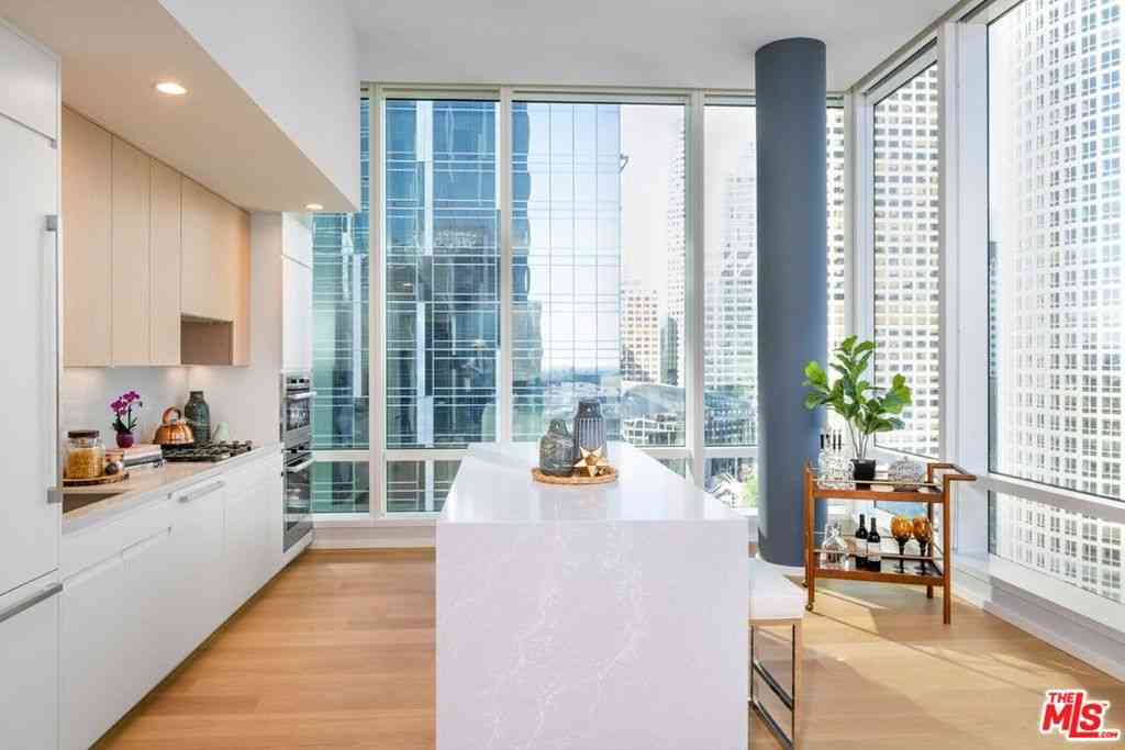 Condo For Sale - 877 Francisco Street #1806<br/> Los Angeles, CA 90017