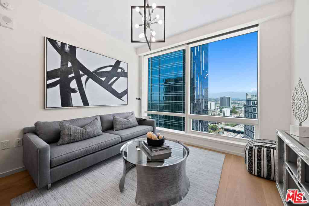 Condo For Sale - 877 Francisco Street #2903<br/> Los Angeles, CA 90017