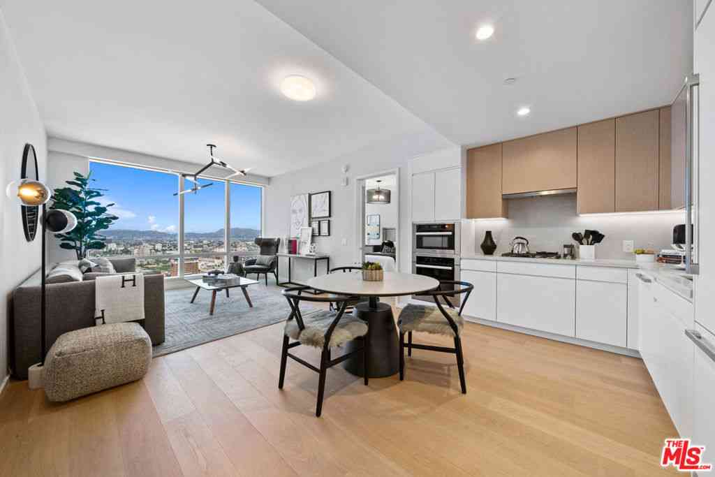 Condo For Sale - 877 Francisco Street #2212<br/> Los Angeles, CA 90017