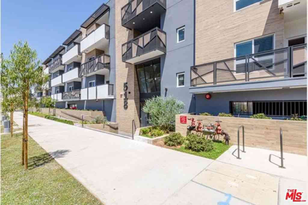 Condo For Rent - 518 N Gramercy Place #PH5<br/> Los Angeles, CA 90004