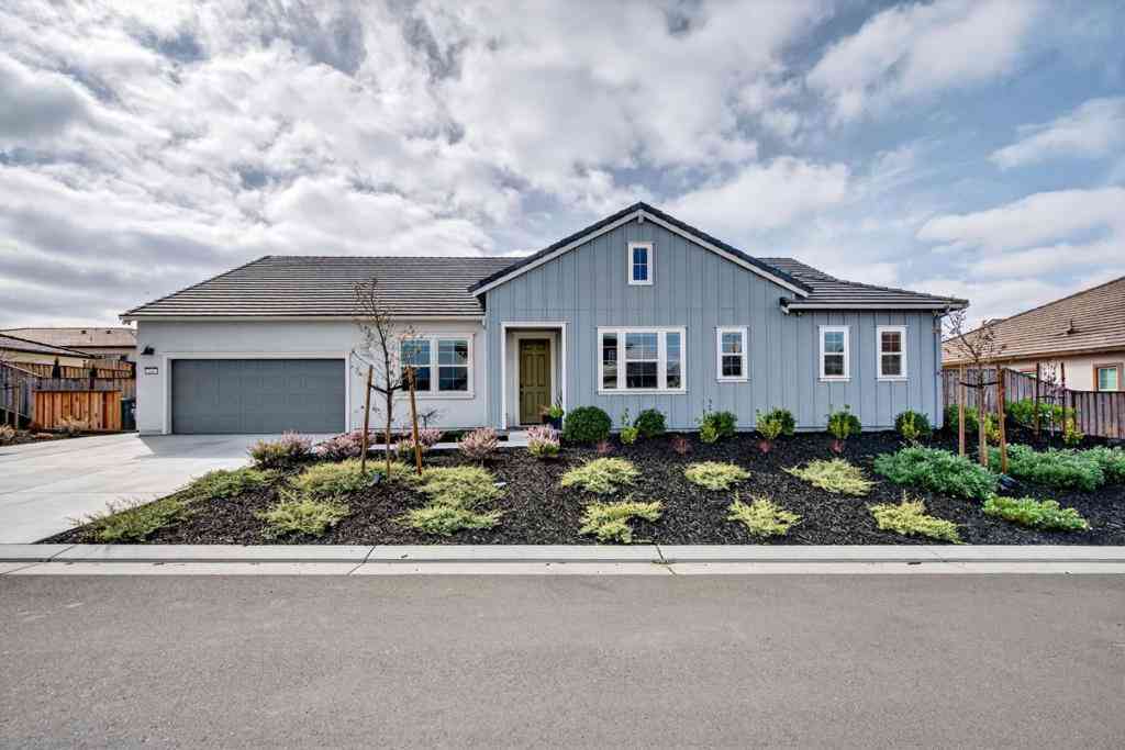 Homes For Sale - 240 Scarlett Way<br/> Hollister, CA 95023