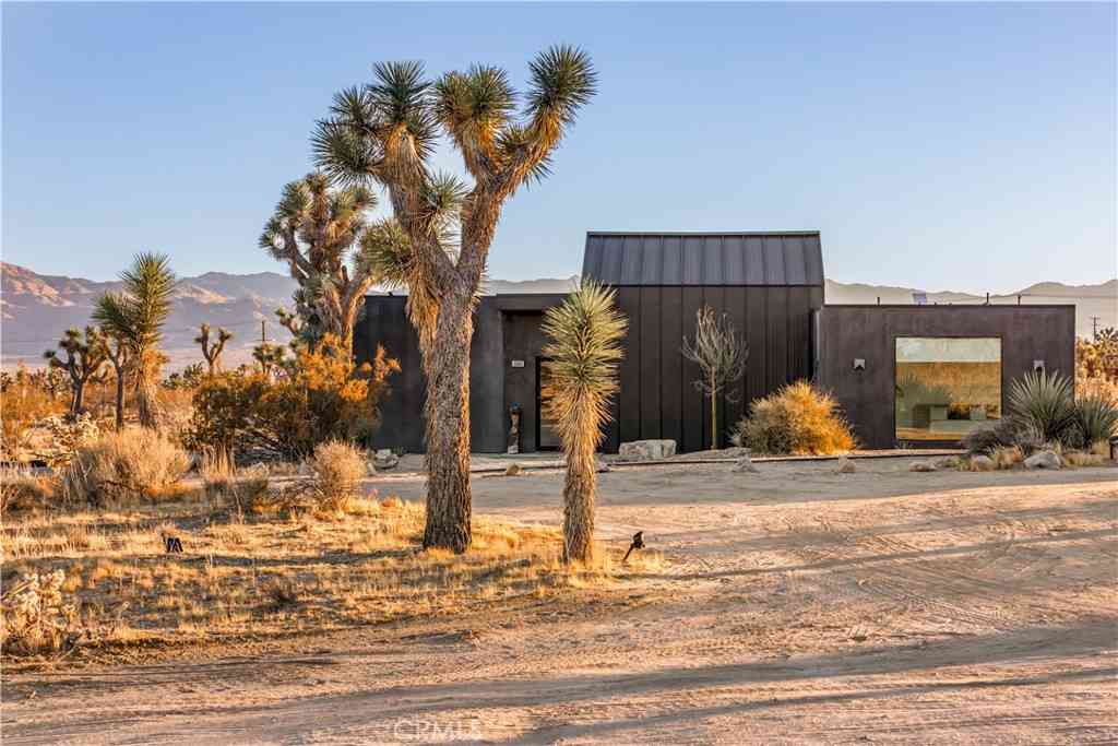 Homes For Sale - 59068 Buena Vista<br/> Yucca Valley, CA 92284