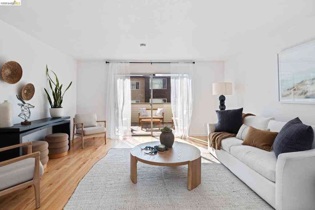 Condo For Sale - 3161 Birmingham Dr #209<br/> Richmond, CA 94806