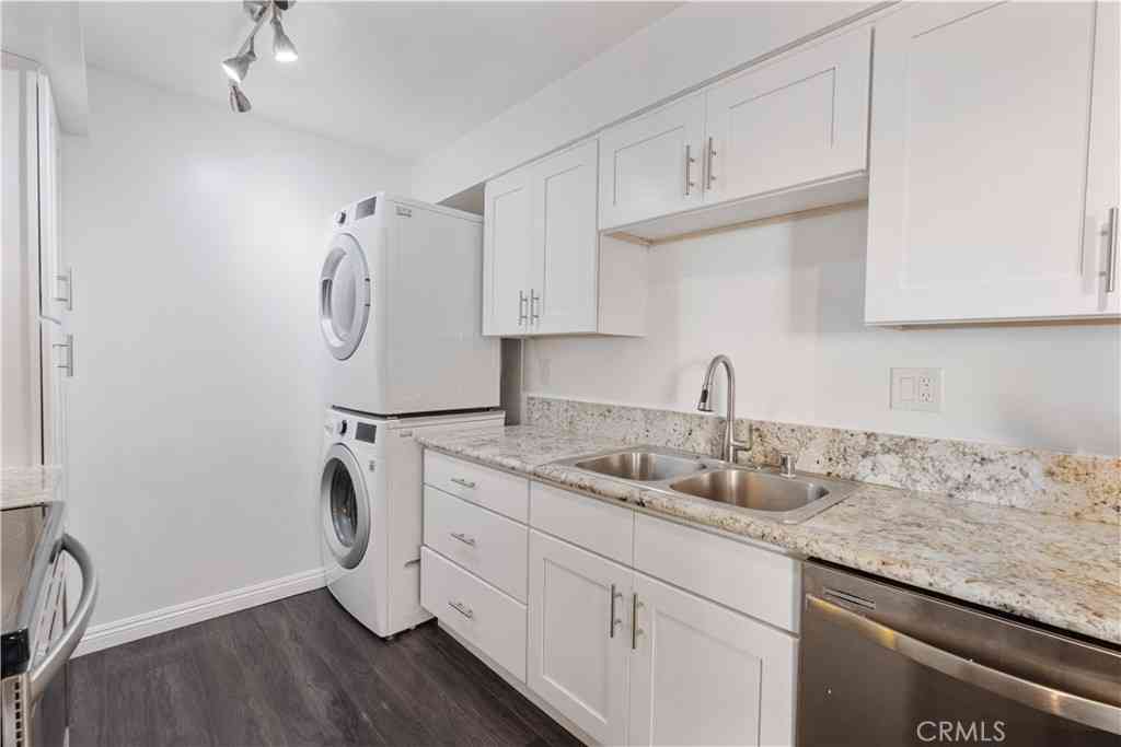 Condo For Rent - 433 S Manhattan Place #209<br/> Los Angeles, CA 90020