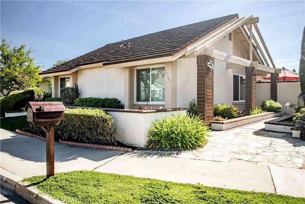 Homes For Sale - 14302 Morning Glory<br/> Tustin, CA 92780