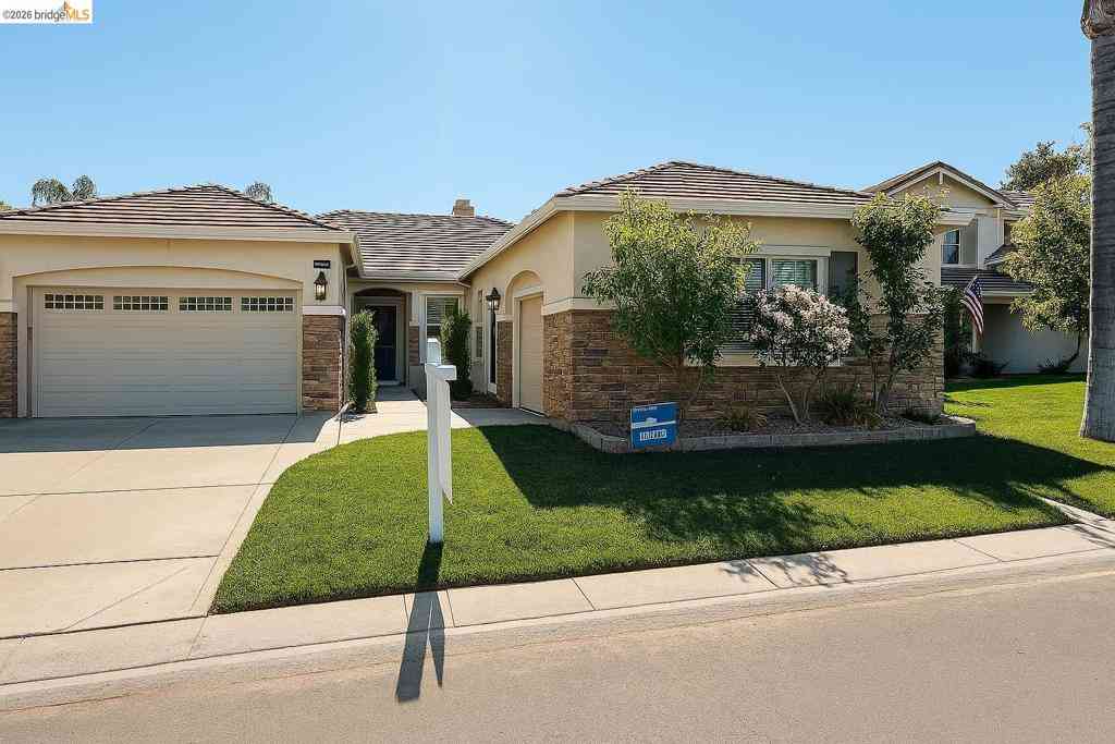 Homes For Sale - 2072 Bridgeport Loop<br/> Discovery Bay, CA 94505