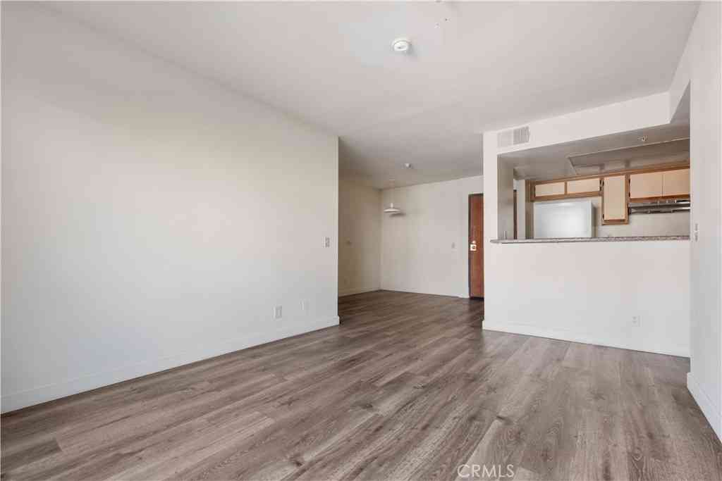 Apartment For Rent - 1246 W 30th Street W<br/> Los Angeles, CA 90007
