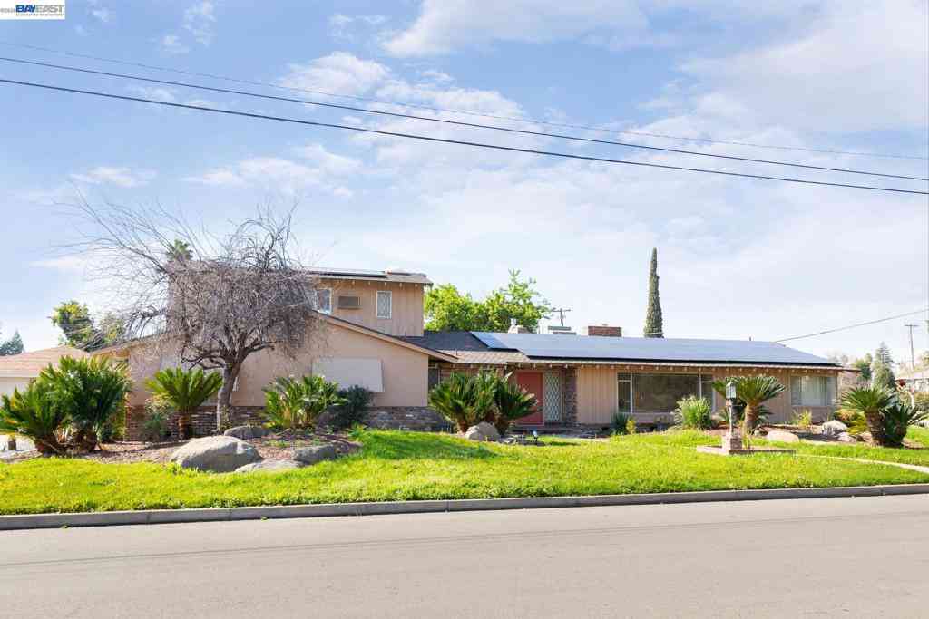 Homes For Sale - 805 Lyon Ave<br/> Sanger, CA 93657