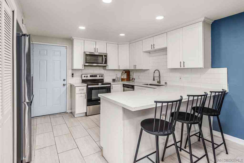 Townhouse For Sale - 615 Beyer Way #602<br/> San Diego, CA 92154