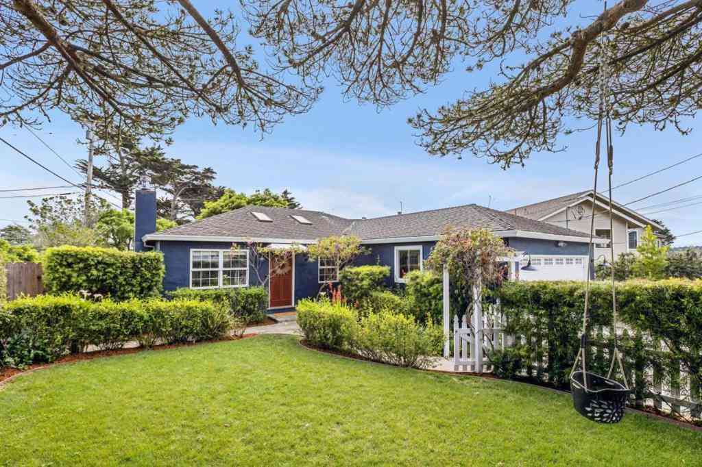 Homes For Sale - 499 Sonora Avenue<br/> El Granada, CA 94019