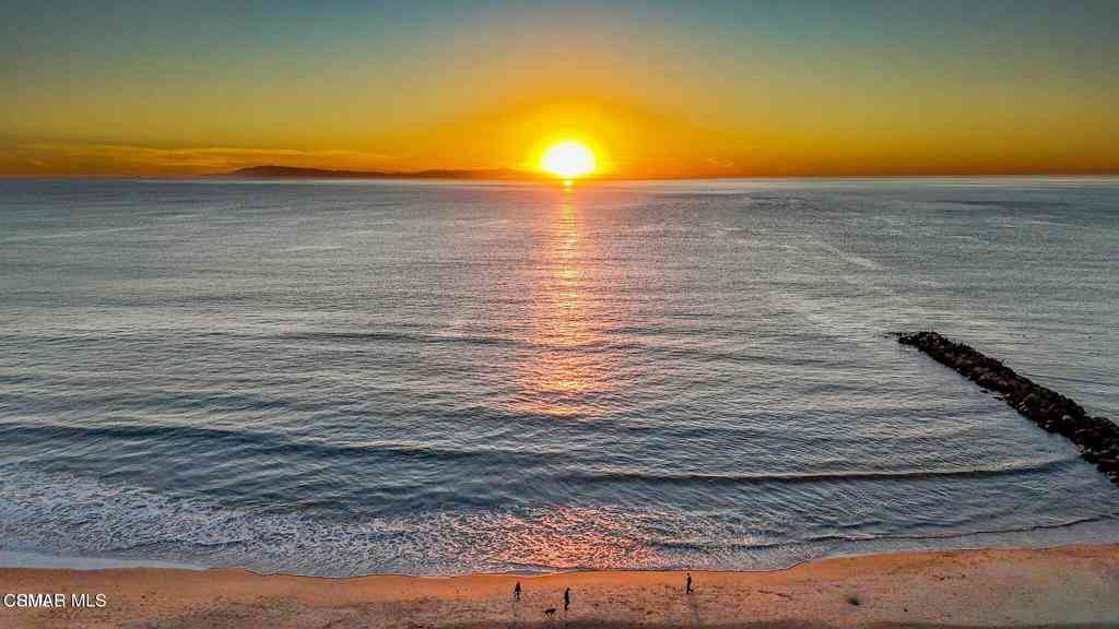 Townhouse For Sale - 2460 Haley Point Drive #105<br/> Ventura, CA 93003