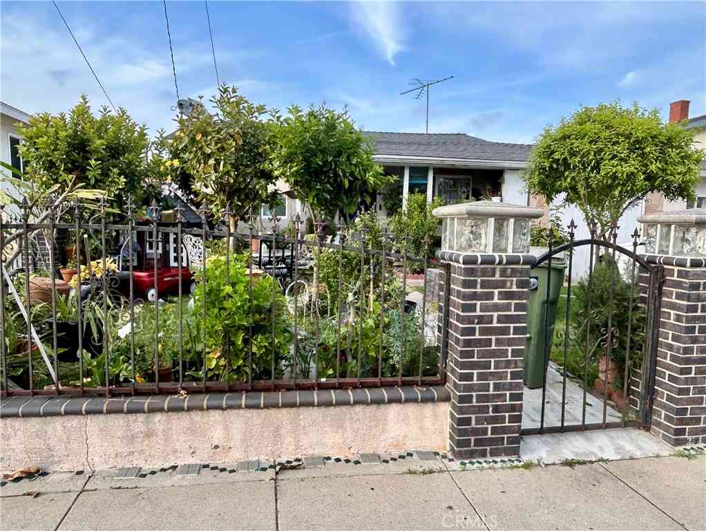 Multifamily For Sale - 4553 W 138th<br/> Heathrow, CA 90250