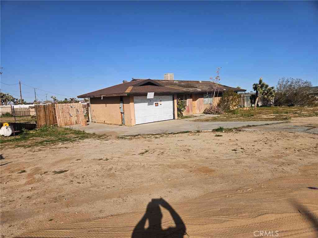Homes For Sale - 58068 Pimlico Street<br/> Yucca Valley, CA 92284