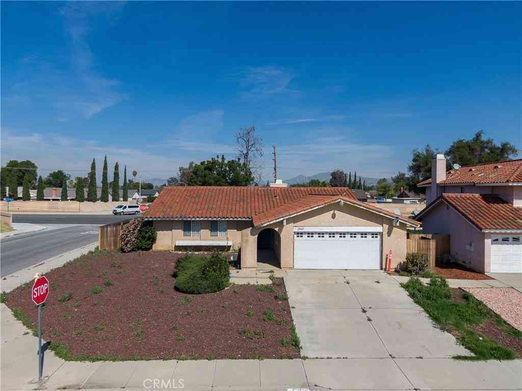 Homes For Sale - 24660 Goldston Court<br/> Riverside County, Moreno Valley, CA 92551