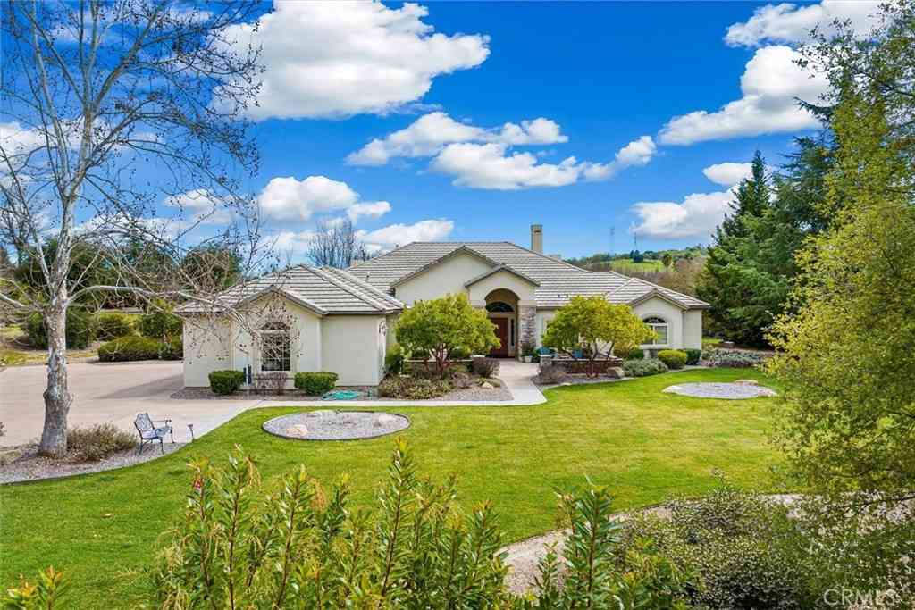 Homes For Sale - 1990 Calle Los Charros<br/> Templeton, CA 93465