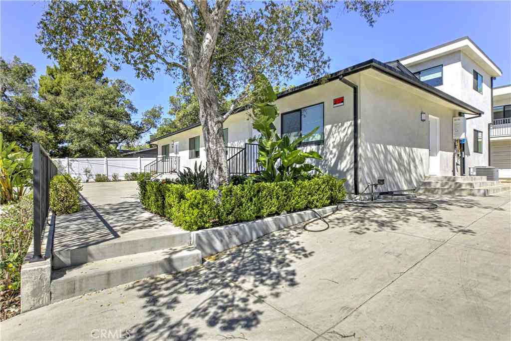 Multifamily For Rent - 2641 Hermosa #A<br/> Montrose, CA 91020