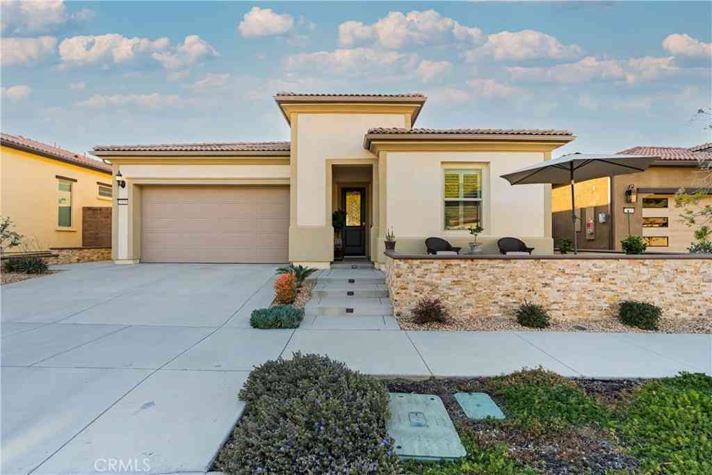 Homes For Sale - 24159 Evesong<br/> Corona, CA 92883