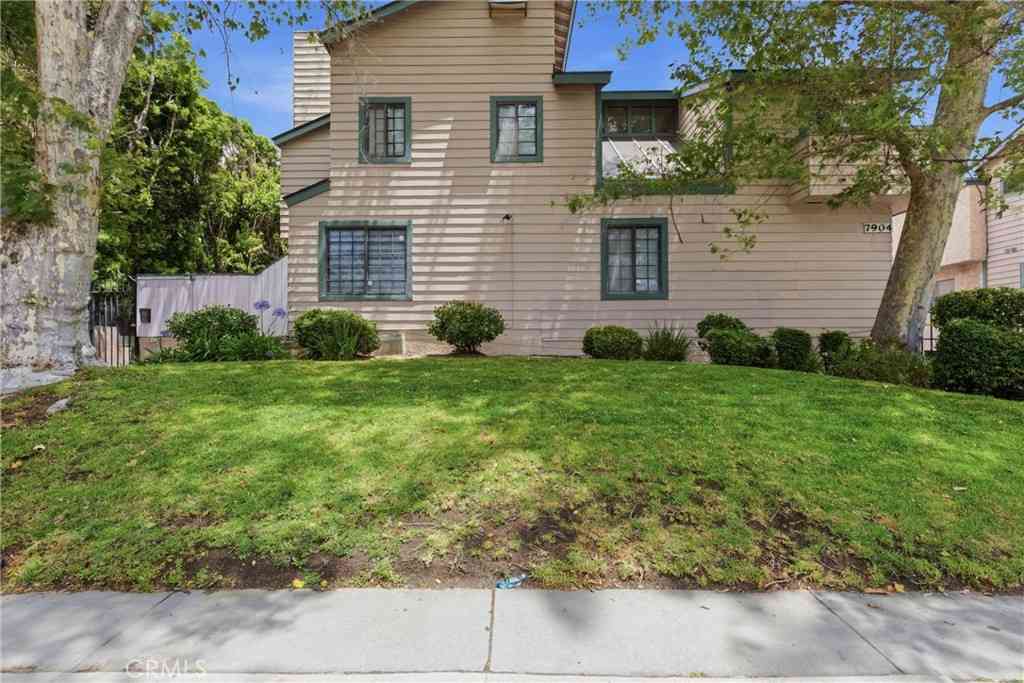 Townhouse For Sale - 7904 Topanga Canyon Blvd #3<br/> Canoga Park, CA 91304