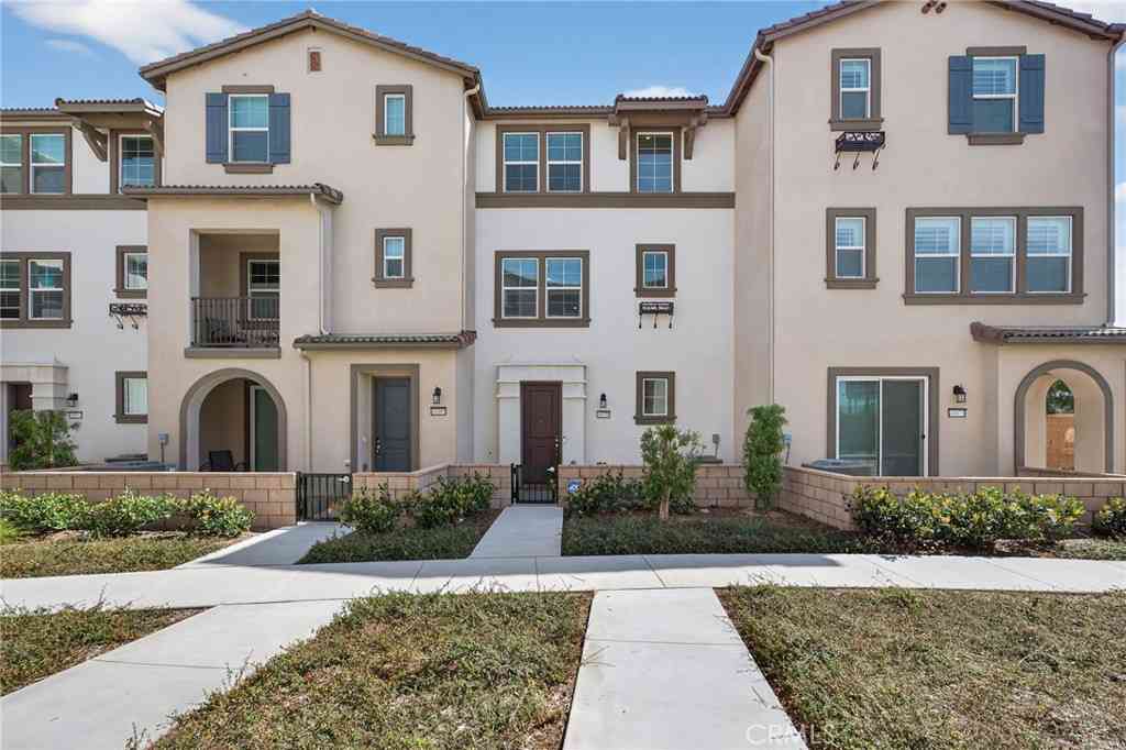 Townhouse For Sale - 40379 Melrose Dr<br/> Temecula, CA 92591